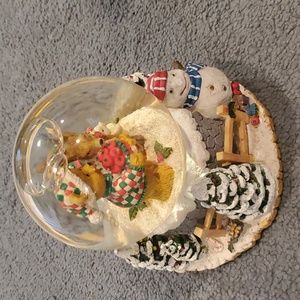Winter snow globe